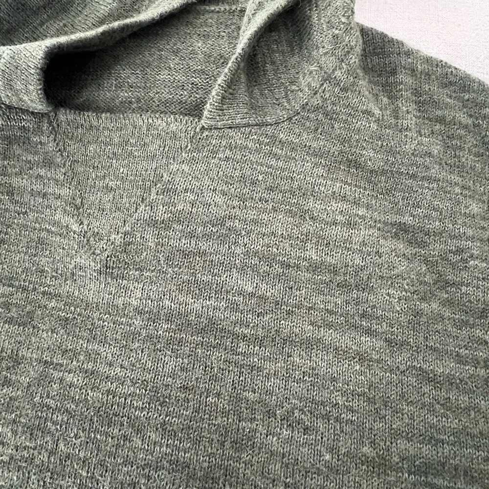 PAKA - Men's Green Hooded Sweater - Picture 5 of 9